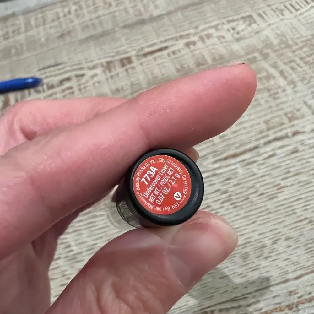 Wet n wild perfect pout lipstick